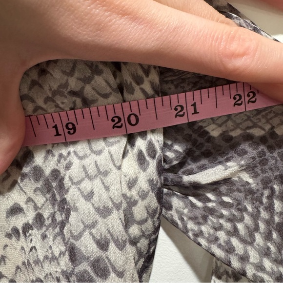Diane von Furstenberg Lane Silk Chiffon Snake Print Blouse‎ – Size 2 - Picture 14 of 14
